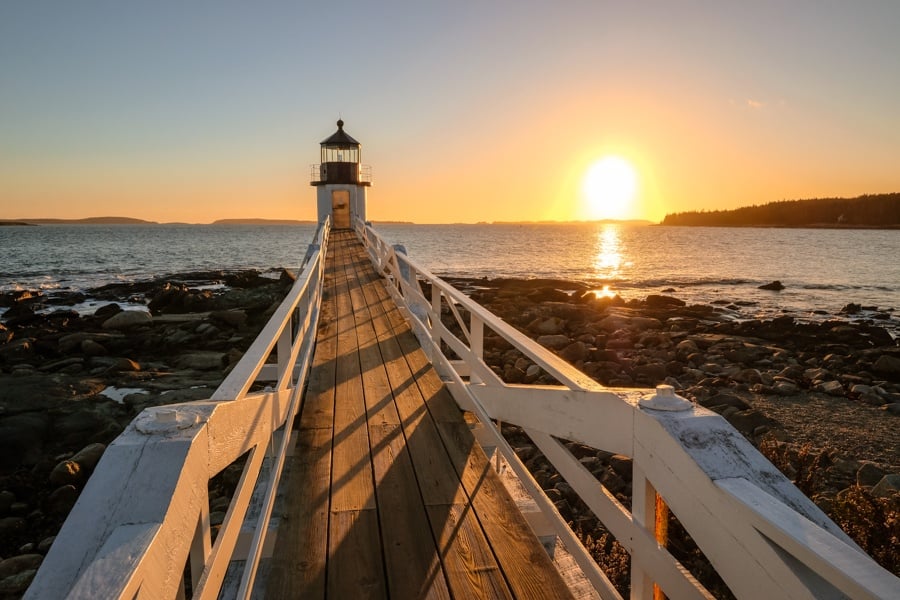 マーシャル ポイントは、メイン州で夕日鑑賞に最適な灯台の 1 つです