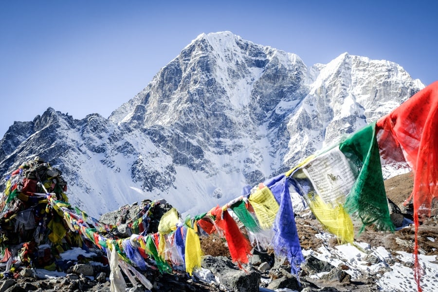 ヒマラヤ山脈は世界で最も高い山々がある地域です。ブータン、中国、インド、ネパール、パキスタンにまたがっています。